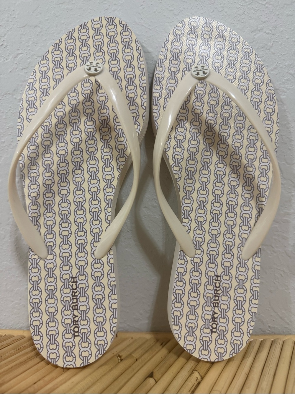Tory Burch Chelsea Flip Flops Womens Size 8M Gemini Link Chain Cream Gray Flat